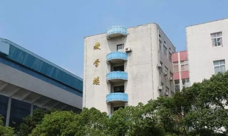 二中教學(xué)樓-郴州市第二中學(xué)教學(xué)環(huán)境 二中教學(xué)樓-郴州市第二中學(xué)教學(xué)環(huán)境